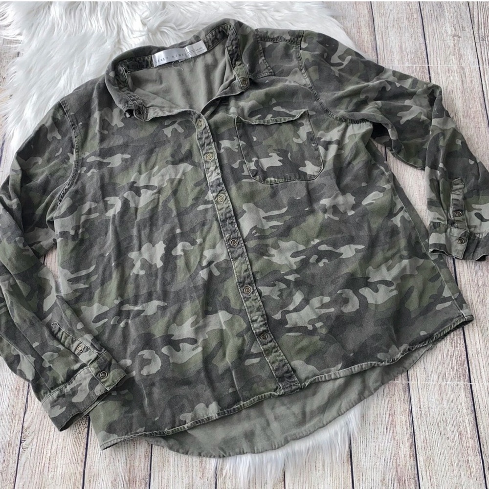 Kelly Renee camo shirt size 20